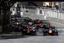 Рафаэле Марчелло, Trident опережает Александра Росси, Racing Engineering, на старте