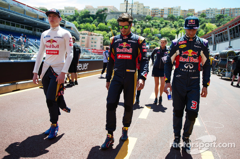 (I a D): Max Verstappen, Scuderia Toro Rosso con Carlos Sainz Jr., Scuderia Toro Rosso y Daniel Ricciardo, Red Bull Racing