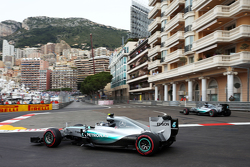 Nico Rosberg, de Mercedes AMG F1 W06 como compañero de equipo Lewis Hamilton, de Mercedes AMG F1 W06