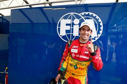 Ganador de la carrera Lucas di Grassi, Audi Sport Team Abt