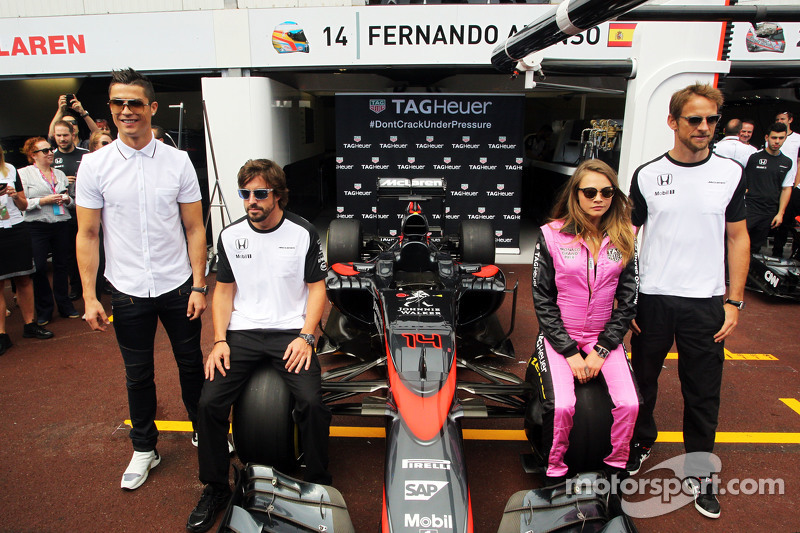 (De izquierda a derecha): Cristiano Ronaldo, Fernando Alonso, Cara Delevingne, Jenson Button