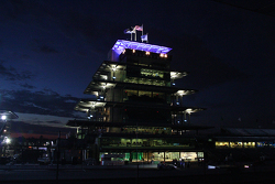 Alba all'Indianapolis Motor Speedway on race day
