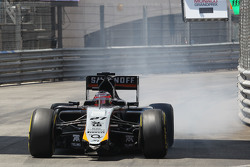 Nico Hulkenberg, Sahara Force India F1 VJM08 with a broken front wing