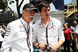 Дитер Цетше, Daimler AG и Тото Вольф, Mercedes AMG F1 на стартовой решетке