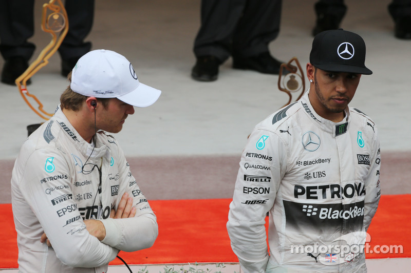 Das Podium: 1. Nico Rosberg, Mercedes AMG F1, mit 3. Lewis Hamilton, Mercedes AMG F1