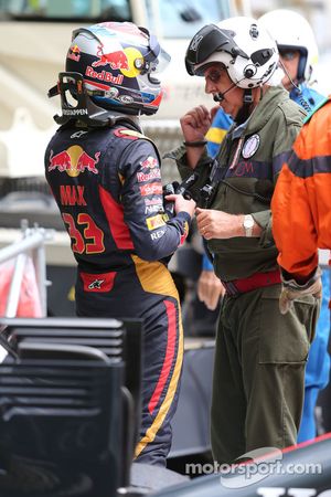 Max Verstappen, Scuderia Toro Rosso, crasht met Romain Grosjean, Lotus F1 Team