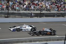 J.R. Hildebrand, CFH Racing Chevrolet et Alex Tagliani, A.J. Foyt Enterprises Honda