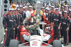 Race winner Juan Pablo Montoya, Team Penske Chevrolet celebrates