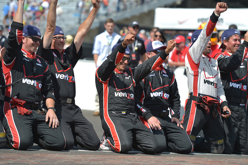 Race winner Juan Pablo Montoya, Team Penske Chevrolet celebrates