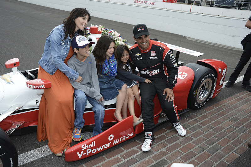 Race winner Juan Pablo Montoya, Team Penske Chevrolet during the winner's photoshoot