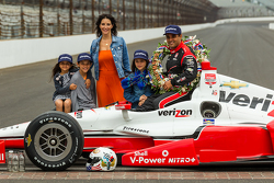 Race winner Juan Pablo Montoya, Team Penske Chevrolet during the winner's photoshoot