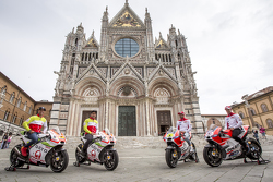 Yonny Hernández y Danilo Petrucci, Pramac Racing Ducatis y Andrea Iannonen y Andrea Dovizioso, Ducat