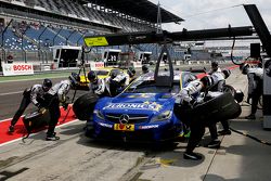 Arrêt aux stands pour Gary Paffett, ART Grand Prix Mercedes-AMG C63 DTM