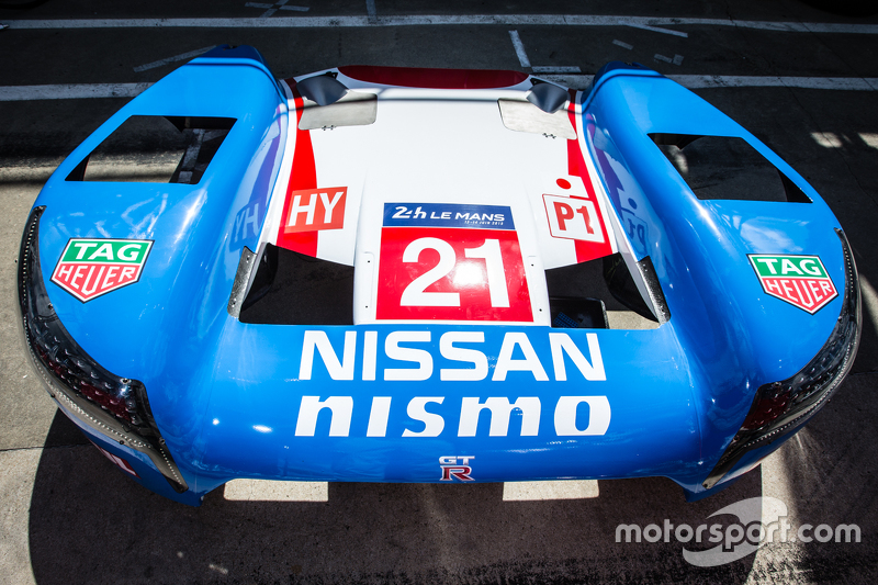 #21 Nissan Motorsports bagian bodi Nissan GT-R LM NISMO