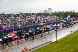 Los autos se quitan del pit lane