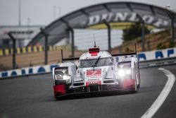 #7 Audi Sport Team Joest Audi R18 e-tron quattro: Marcel Fässler, Andre Lotterer, Benoit Tréluyer