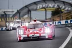 #17 Porsche Team Porsche 919 Hybrid: Timo Bernhard, Mark Webber, Brendon Hartley, Frédéric Makowiecki