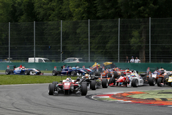 Start: Felix Rosenqvist, Prema Powerteam Dallara Mercedes-Benz leads