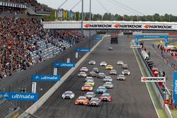 Старт: Маттиас Экстрем, Audi Sport Team Abt Sportsline, Audi A5 DTM лидирует