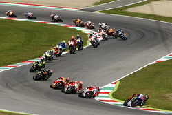 Старт: Хорхе Лоренцо, Yamaha Factory Racing лідирує