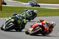 Dani Pedrosa, Repsol Honda Team, Pol Espargaró, Tech 3 Yamaha con Cal Crutchlow, Team LCR Honda y Va