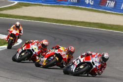 Andrea Dovizioso, Ducati Team y Marc Márquez, Repsol Honda Team y Andrea Iannone, Ducati Team con Da