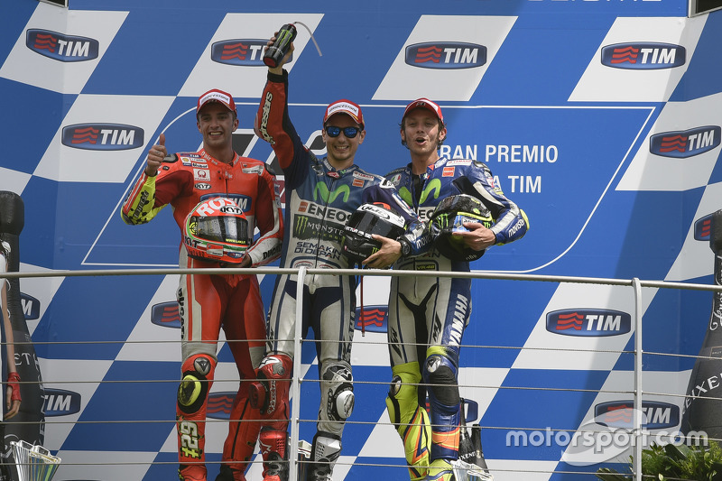 Podium: Sieger Jorge Lorenzo, 2. Andrea Iannone, 3. Valentino Rossi