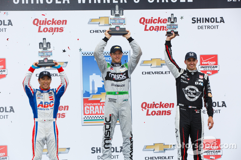 Podium : le vainqueur Sébastien Bourdais, le deuxième, Takuma Sato et le troisième, Graham Rahal