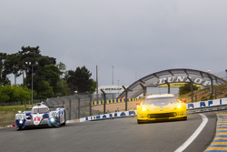 #1 Toyota Racing Toyota TS040 Hybrid: Sébastien Buemi, Anthony Davidson, Kazuki Nakajima, Kamui Kobayashi and #63 Corvette Racing Corvette C7.R: Jan Magnussen, Antonio Garcia, Ryan Briscoe