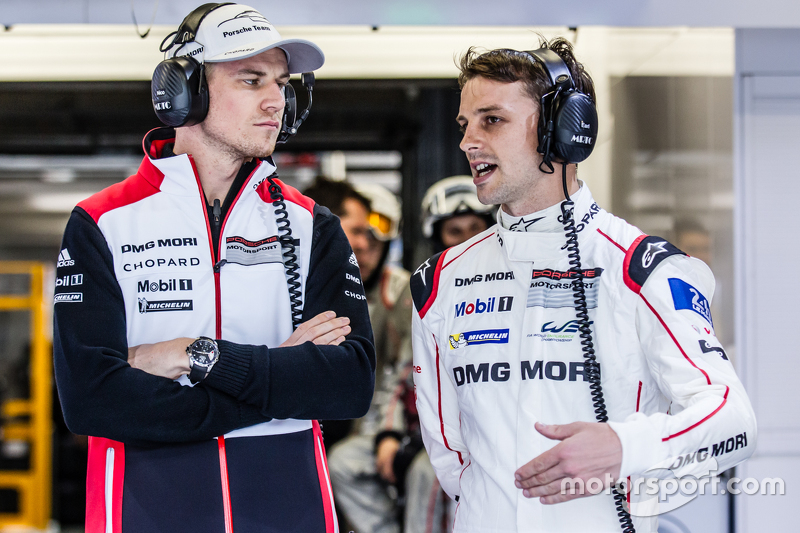 #19 Porsche Team Porsche 919 Hybrid: Nico Hulkenberg dan Earl Bamber