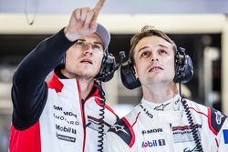 #19 Porsche Team Porsche 919 Hybrid: Nico Hulkenberg and Earl Bamber