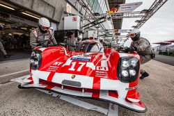 #17 Porsche Team Porsche 919 Hybrid: Timo Bernhard, Mark Webber, Brendon Hartley, Frédéric Makowiecki