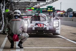 #19 Porsche Team Porsche 919 Hybrid: Nico Hulkenberg, Nick Tandy, Earl Bamber, Frédéric Makowiecki