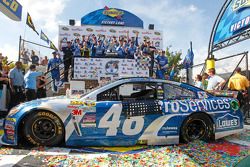 Race winner Jimmie Johnson, Hendrick Motorsports Chevrolet