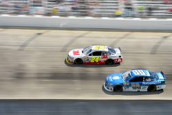 Jeff Gordon, Hendrick Motorsports Chevrolet and Dale Earnhardt Jr., Hendrick Motorsports Chevrolet