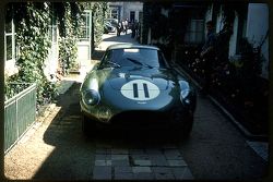 Aston Martin Racing à l'Hotel de France au Mans dans les années 50