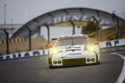 #91 Porsche Team Manthey Porsche 911 RSR: Richard Lietz, Jörg Bergmeister, Michael Christensen, Sven