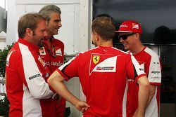 Gino Rosato, Ferrari avec Maurizio Arrivabene ; Sebastian Vettel, Ferrari, et Kimi Raikkonen, Ferrari