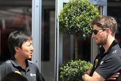 Romain Grosjean, Lotus F1 Team and Ayao Komatsu, Lotus F1 Team