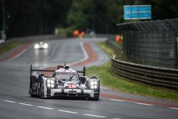 #18 Porsche Team Porsche 919 Hybrid: Romain Dumas, Neel Jani, Marc Lieb, Frédéric Makowiecki