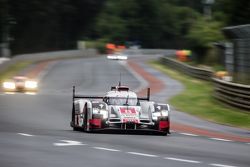 #8 Audi Sport Team Joest Audi R18 e-tron quattro: Lucas Di Grassi, Loic Duval, Oliver Jarvis