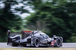 #18 Porsche Team Porsche 919 Hybrid: Romain Dumas, Neel Jani, Marc Lieb, Frédéric Makowiecki