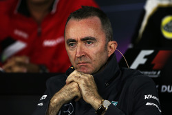 Paddy Lowe, Directeur Exécutif Mercedes AMG F1, lors de la conférence de presse FIA