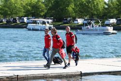 Will Stevens, Manor Marussia F1 Team, con il compagno Roberto Merhi, Manor Marussia F1 Team