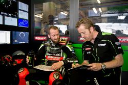 Tom Sykes, Kawasaki Racing Team, en zijn mecanicien Marcel Duinker