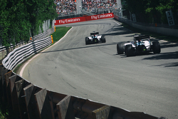 Фелипе Масса, Williams FW37 едет впереди напарника по команде - Валттери Боттас, Williams FW37