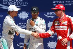Top 3 no parc ferme, Nico Rosberg, Mercedes F1, pole Lewis Hamilton, Mercedes F1 e terceiro Kimi Raikkonen, Ferrari