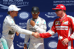 Top 3 no parc ferme, Nico Rosberg, Mercedes F1, pole Lewis Hamilton, Mercedes F1 e terceiro Kimi Raikkonen, Ferrari