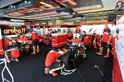 Le stand du Ducati Superbike Team