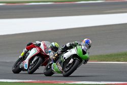 Kenan Sofuoglu, Kawasaki Puccetti Racing, devant Jules Cluzel, MV Agusta Reparto Corse